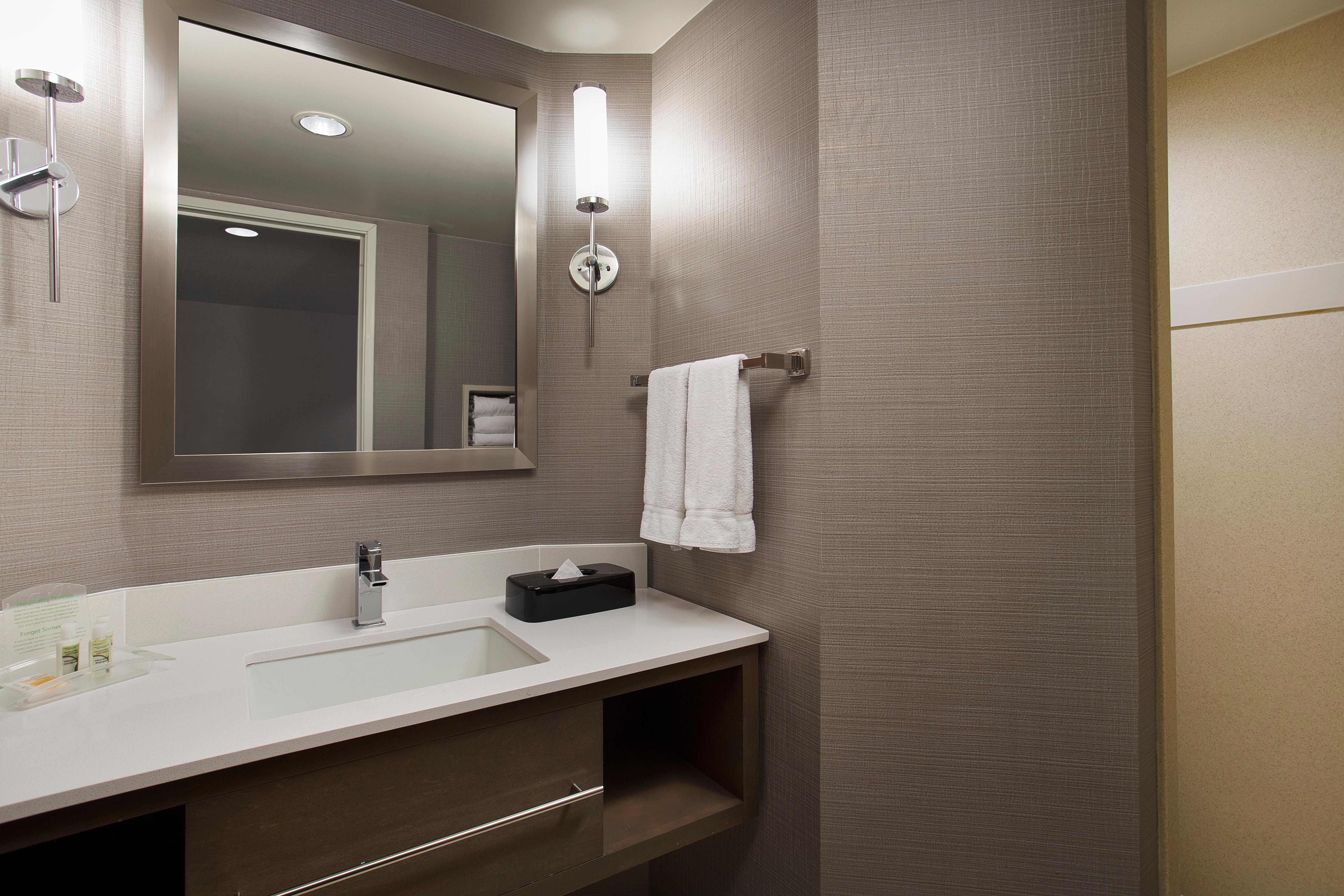 Holiday Inn Grand Rapids-Airport By Ihg Exterior photo