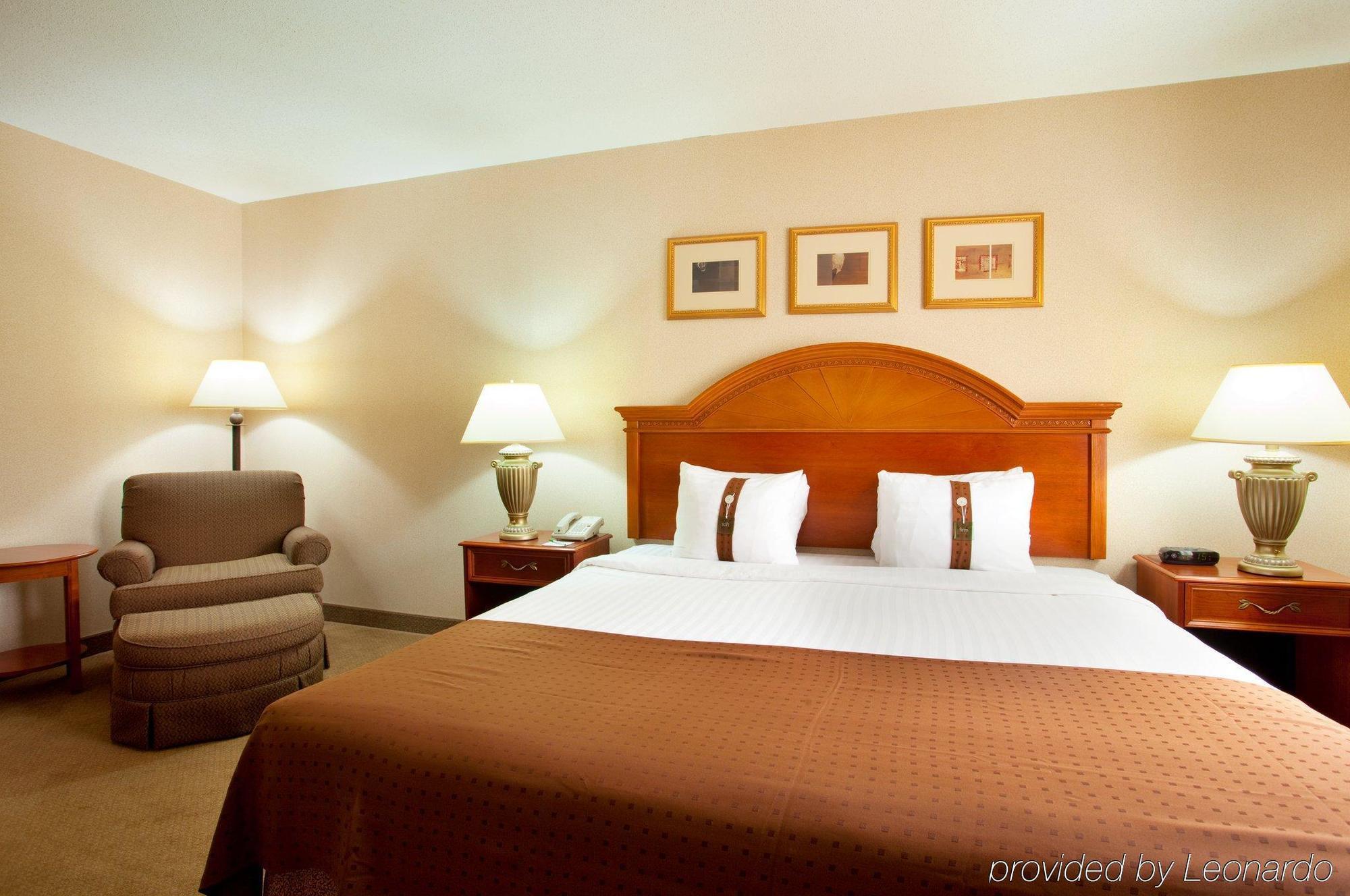 Holiday Inn Grand Rapids-Airport By Ihg Exterior photo