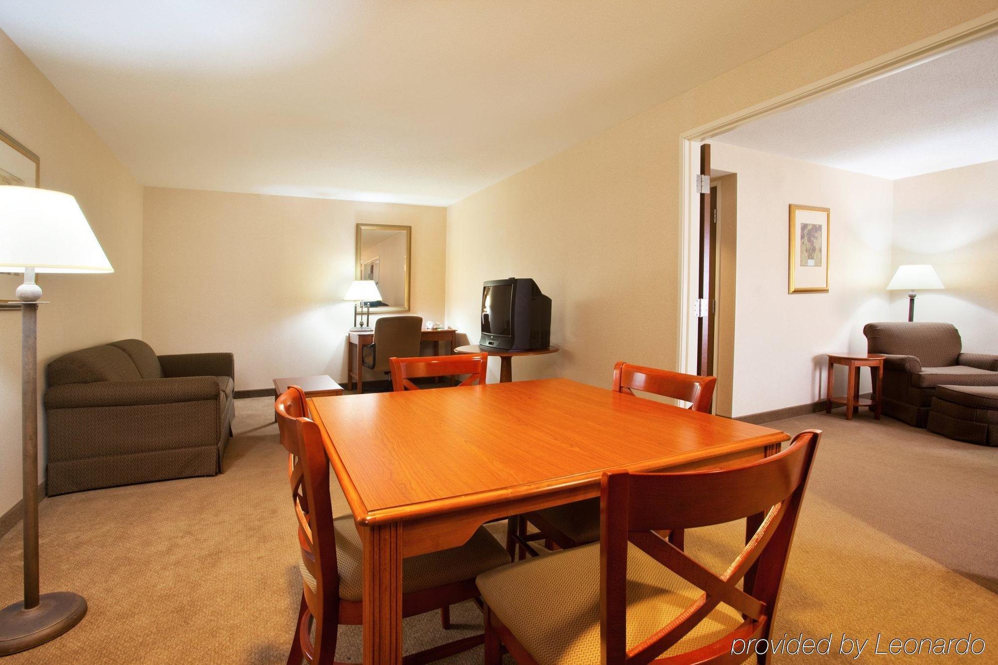 Holiday Inn Grand Rapids-Airport By Ihg Exterior photo