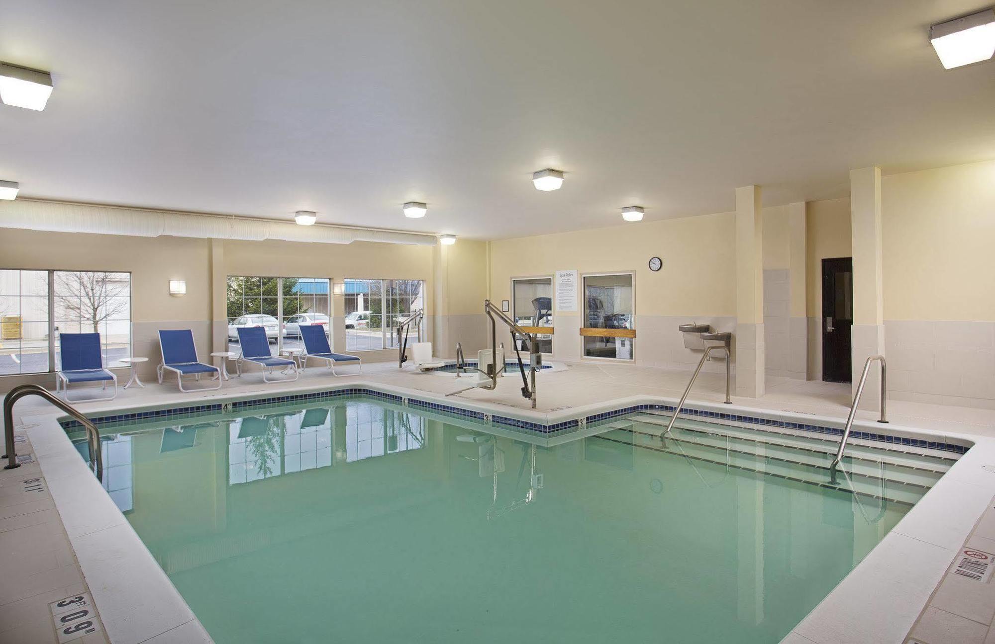 Holiday Inn Grand Rapids-Airport By Ihg Exterior photo